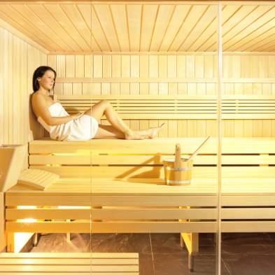 Frau in der Sauna - Hopper Hotel